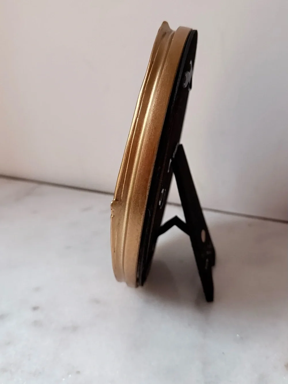 Nicole Miller stylish oval